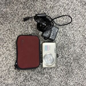 Nikon Coolpix Digital Camera Unisex OS Silver 14MP 5x Zoom S3100 Bundle Case